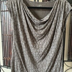 LOFT Gray Sleeveless Patterned Blouse - Medium